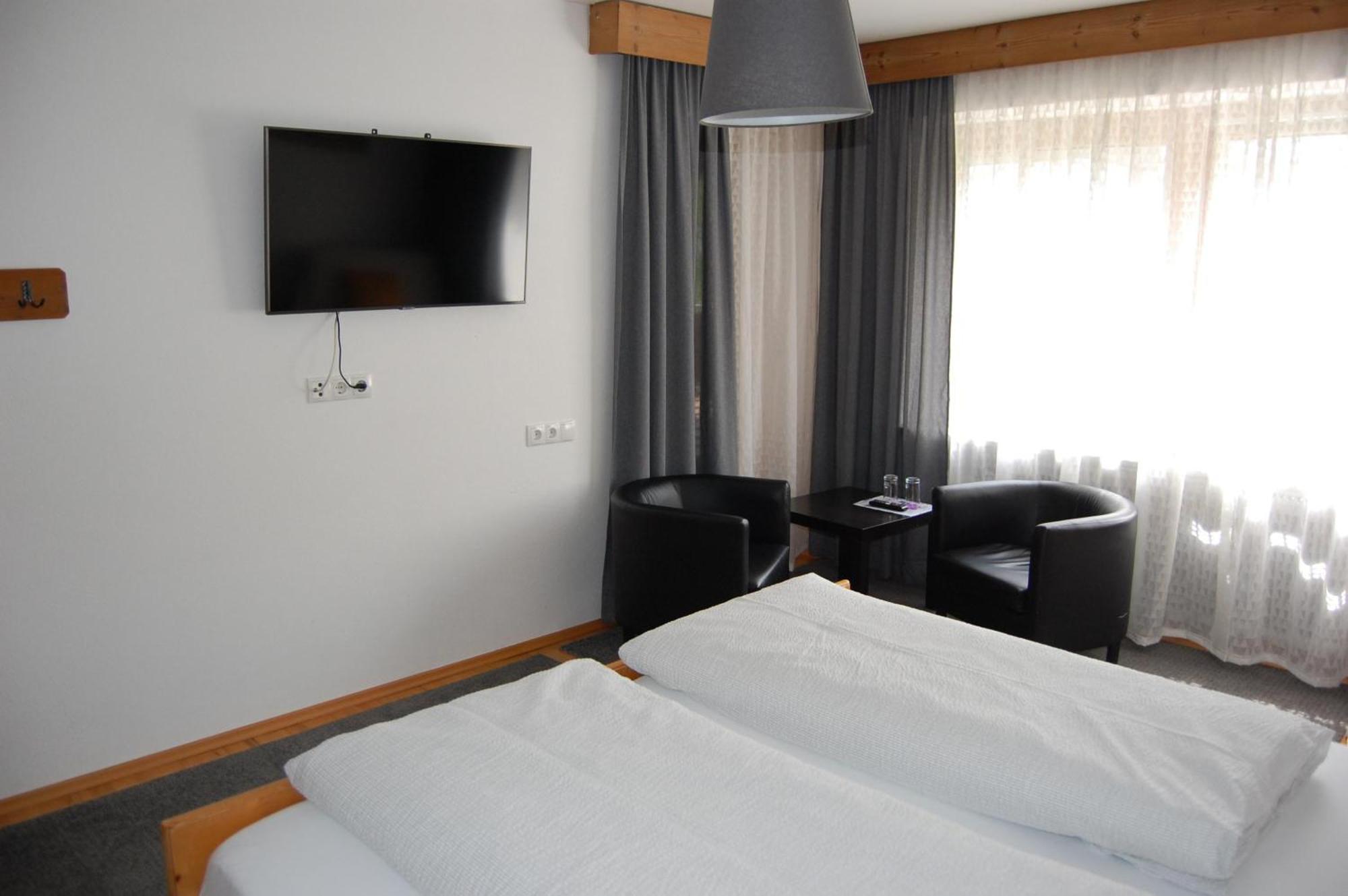 Bed and Breakfast Haus Hager Шлиттерс Экстерьер фото